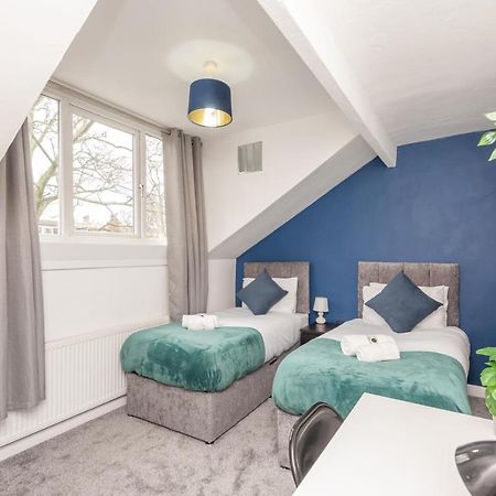 Leeds 4-Bed House - Sleeps 9 Free Parking & Wifi Vila Exterior foto