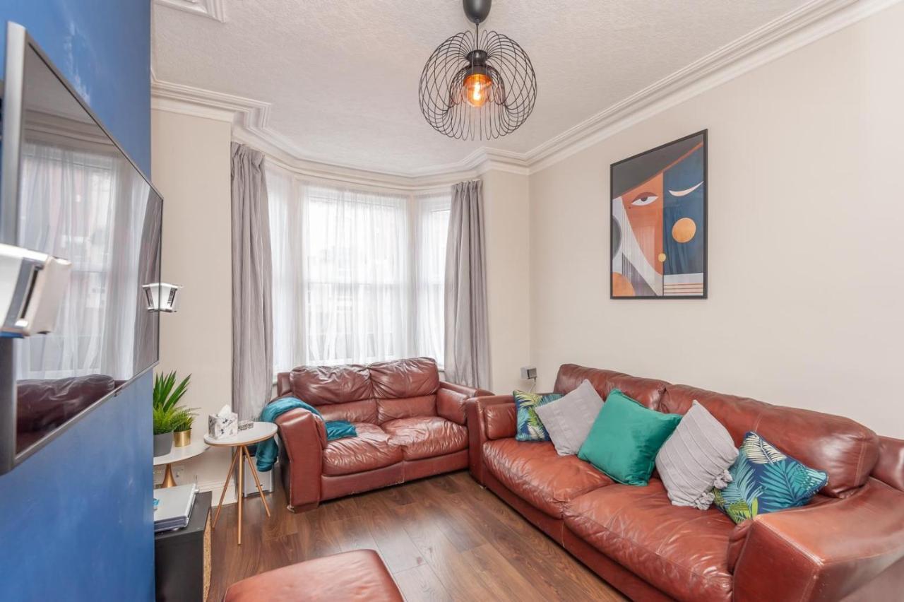 Leeds 4-Bed House - Sleeps 9 Free Parking & Wifi Vila Exterior foto