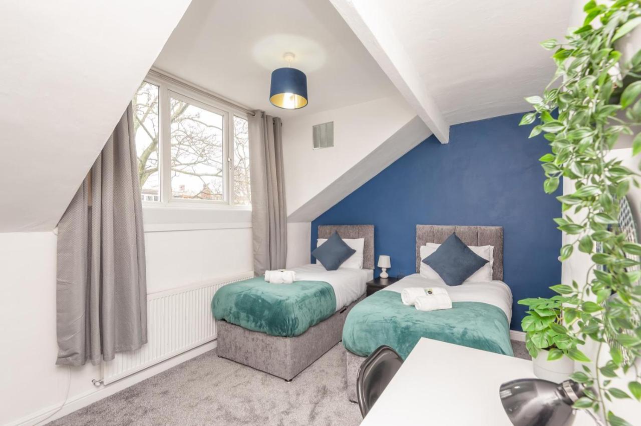 Leeds 4-Bed House - Sleeps 9 Free Parking & Wifi Vila Exterior foto