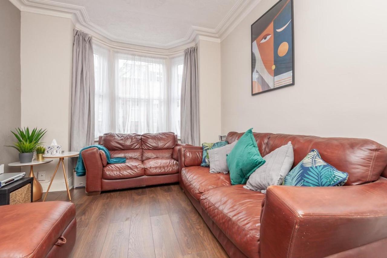 Leeds 4-Bed House - Sleeps 9 Free Parking & Wifi Vila Exterior foto