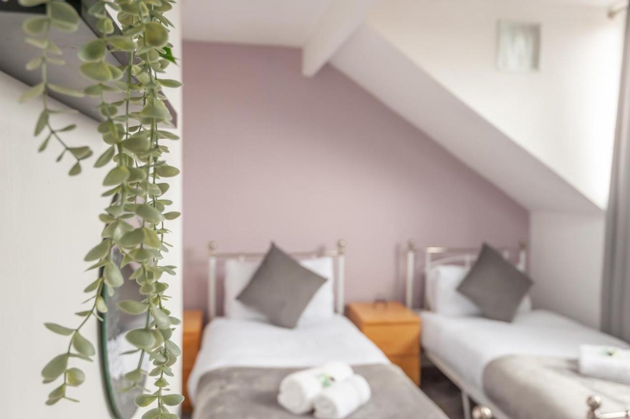 Leeds 4-Bed House - Sleeps 9 Free Parking & Wifi Vila Exterior foto