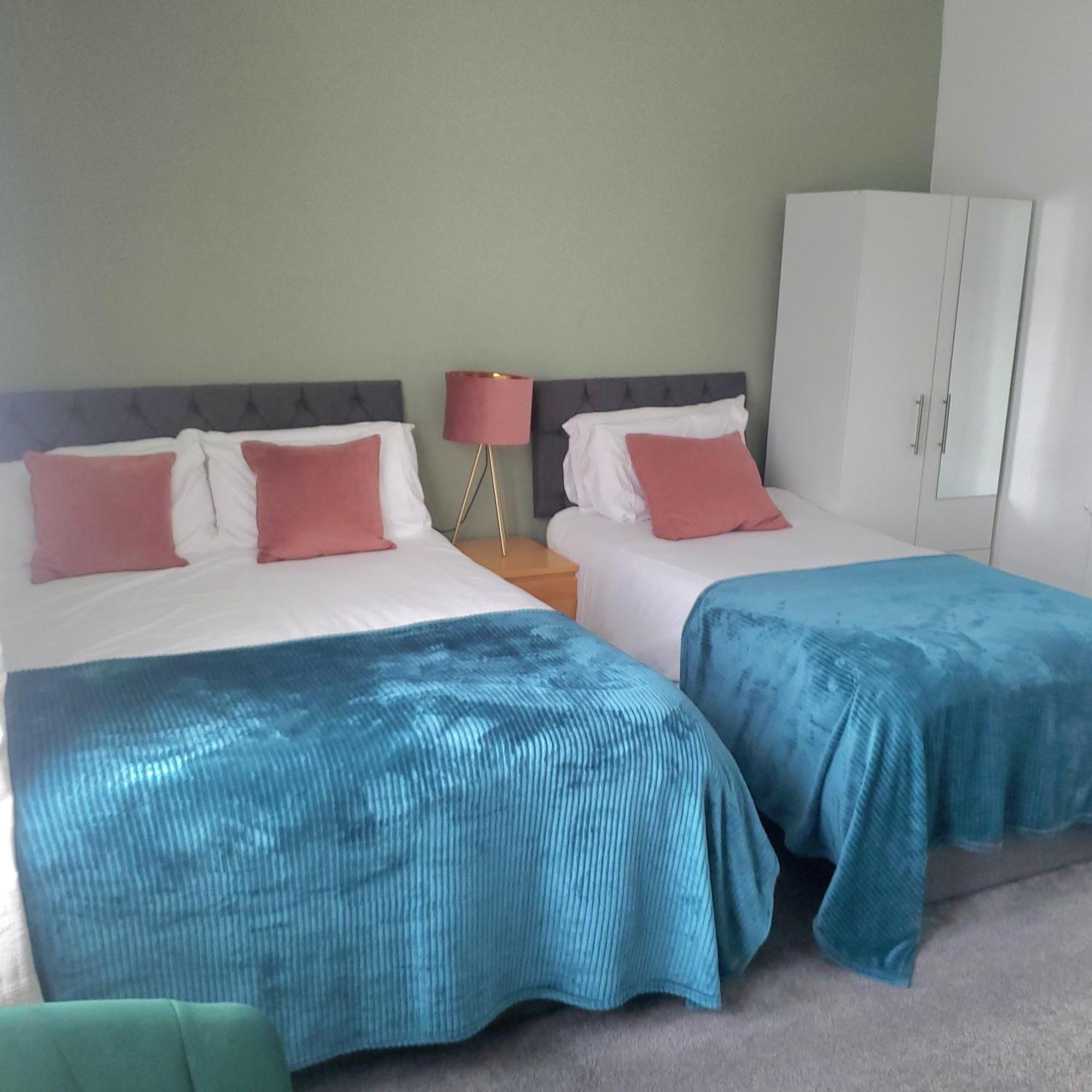 Leeds 4-Bed House - Sleeps 9 Free Parking & Wifi Vila Exterior foto